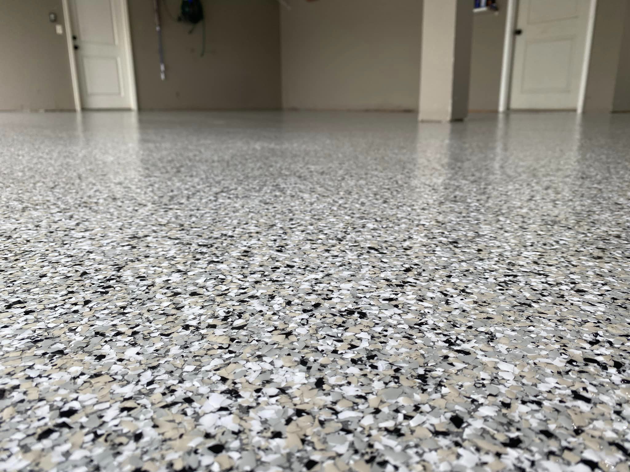 Garage floor in Mediterranean flake